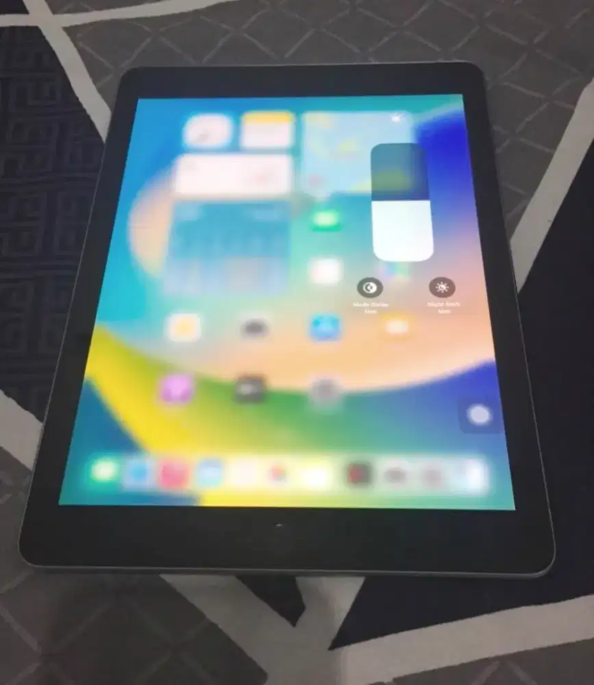 iPad Gen 5th Wi-Fi Only 32GB Normal Eks iBox (Real Pictures)
