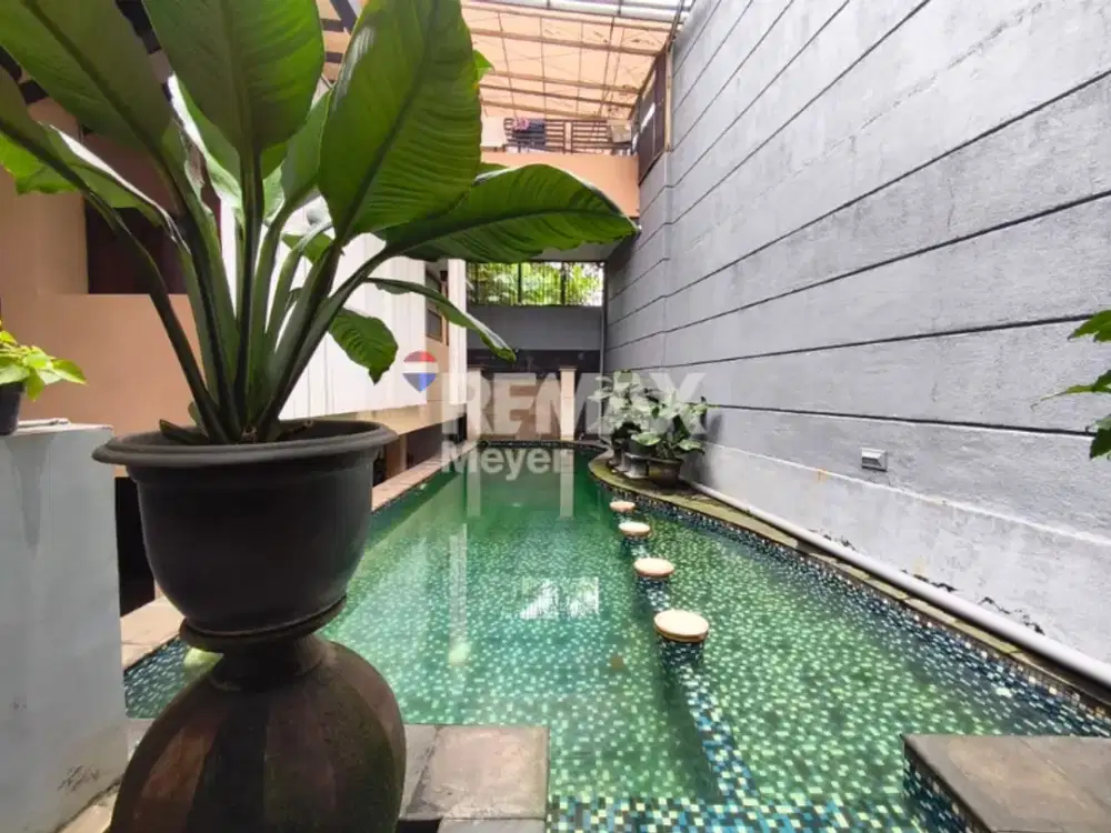 DIJUAL RUMAH MEWAH ALA VILLA DI BINTARO SEKTOR  9 ADA KOLAM RENANG