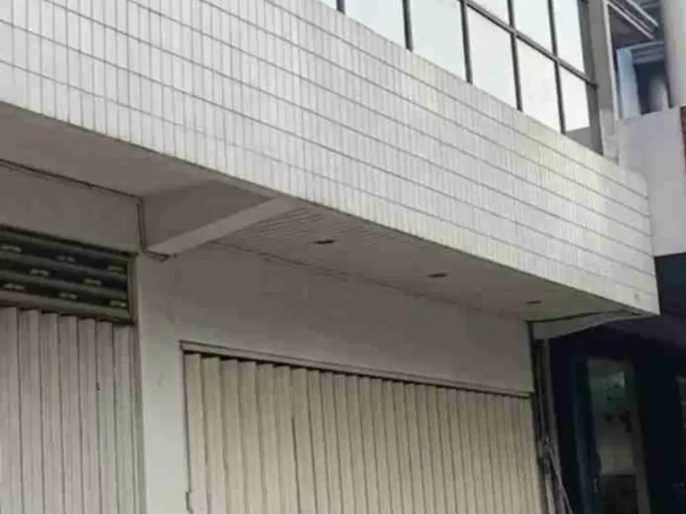 DISEWAKAN RUKO STRATEGIS 0 JALAN RAYA DHARMAHUSADA (3 LANTAI)