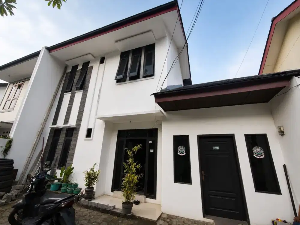 Rumah 2 Lantai Murah Strategis di Komplek Riung Bandung