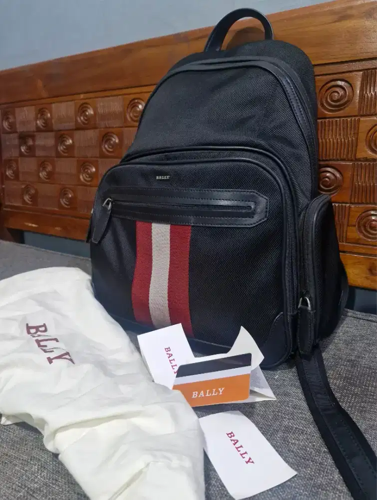 Preloved ransel bally bahan nilon tebal mix kulit mulus,nyaman dipakai