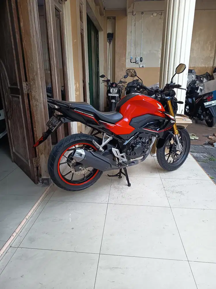 Cb150r hitam merah 2022awal Gbm bisa tunai / kredit