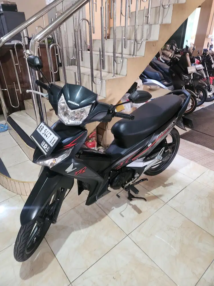 Supra 125 fi injeksi  hitam 2018  Gbm tunai/ lredit