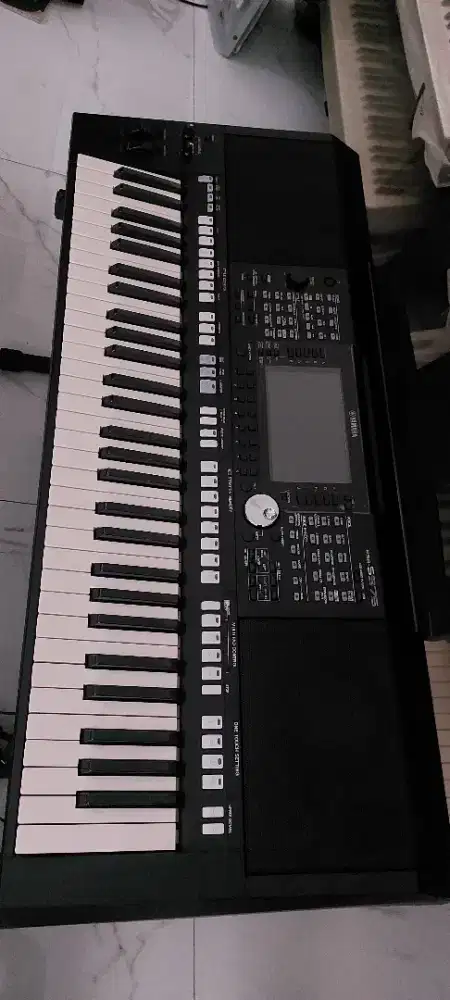 Keyboard yamaha Psr-S 975