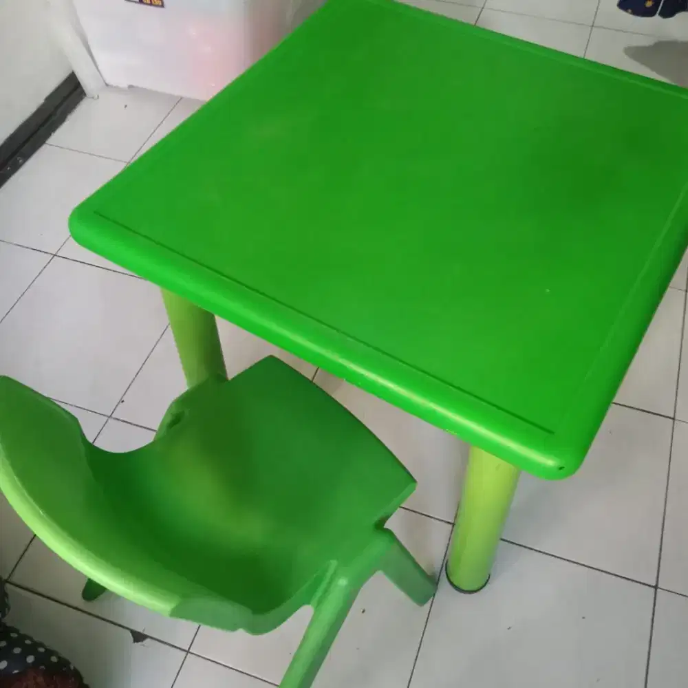 Meja dan kursi informa