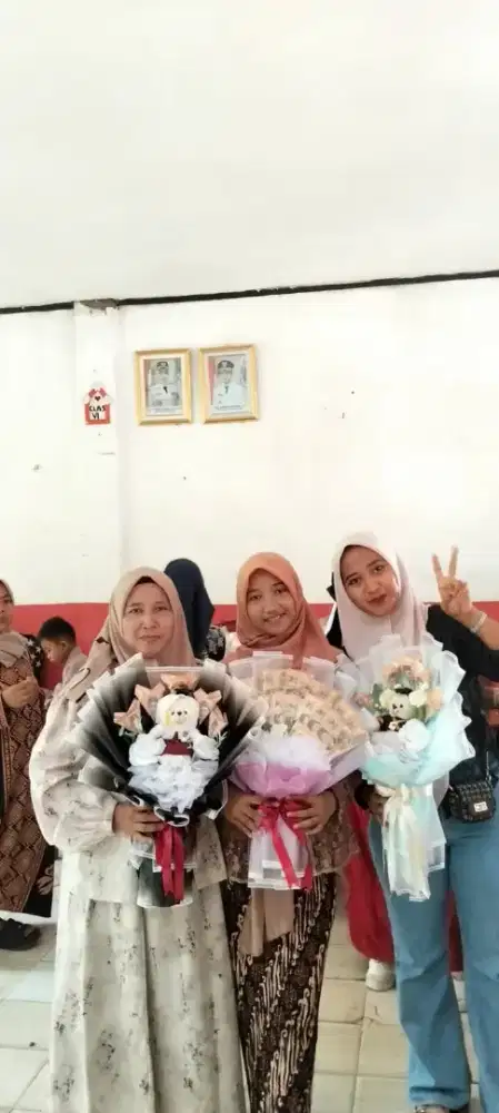 Cari kerjaan art atau momong, untuk Kaka dan ibu saya
