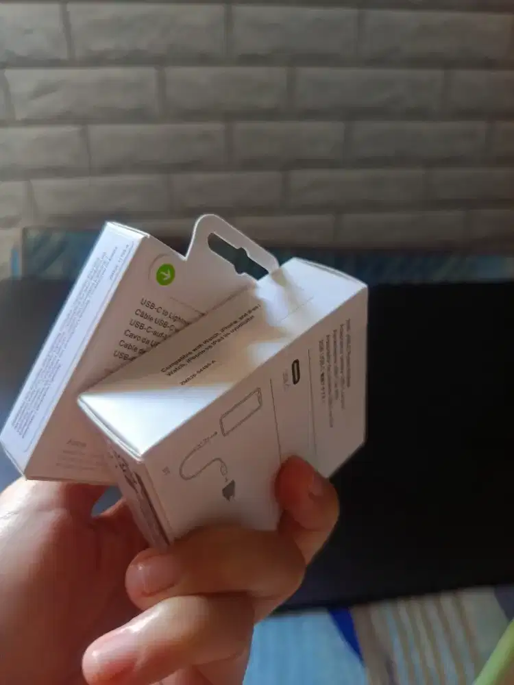 Charger iphone ready 20 watt dan 25 watt.