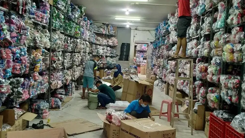Pria - Toko Grosir Sandal - Jatinegara, Jakarta Timur