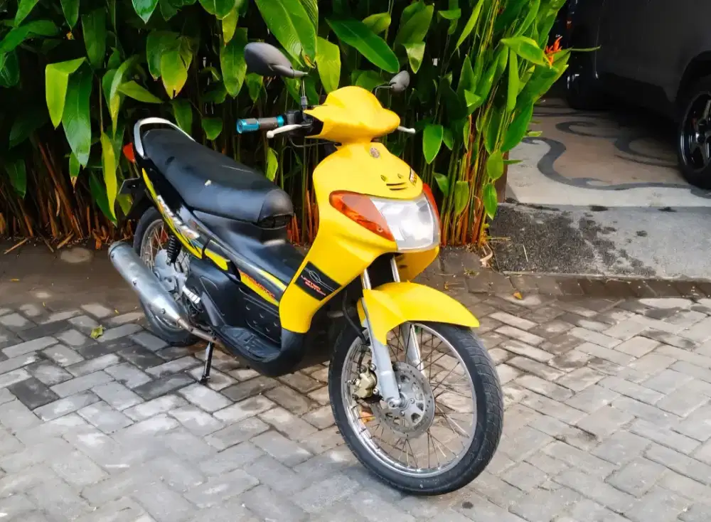 Yamaha nouvo 2002 kuning tangan pertama
