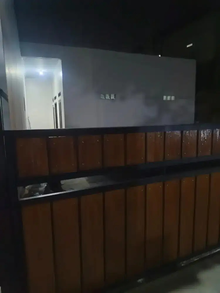 Dikontrak kan rumah bangunan baru dengan halaman luas