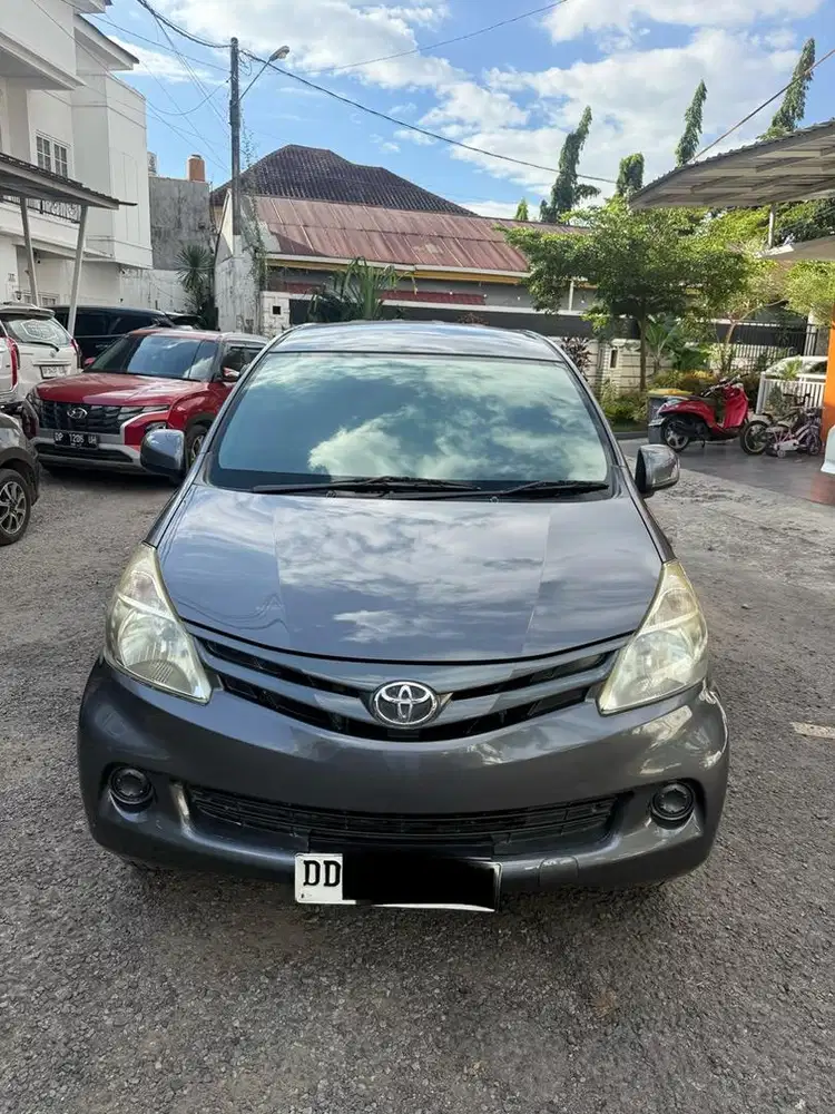 Toyota avanza E 1.3 matic 2014