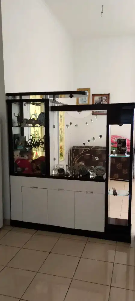 Dijual Furniture Lemari kondisi Mulus