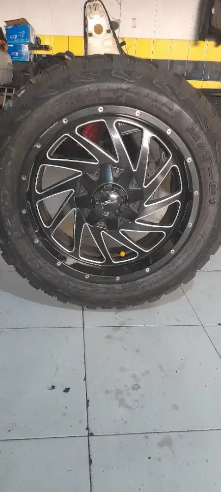 Velg HRS Fortuner Pajero R20 set Ban Like New