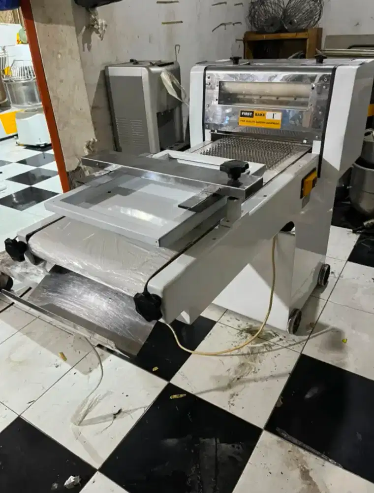 Mesin dough moulder long merk Good Friend Taiwan Gulung Roti Tawar