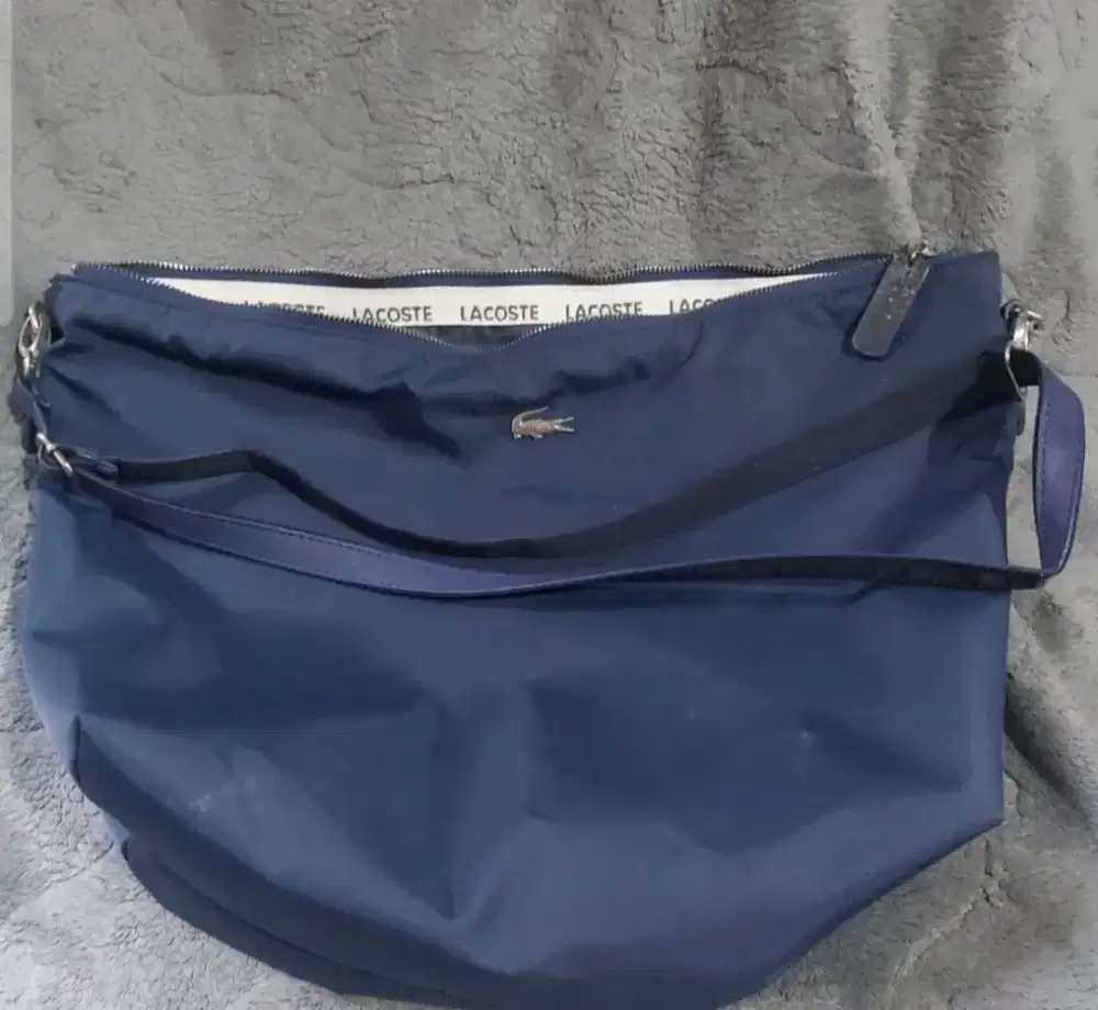 Tote Bag Lacoste Warna Biru Navy,Zipper lancar aman,.