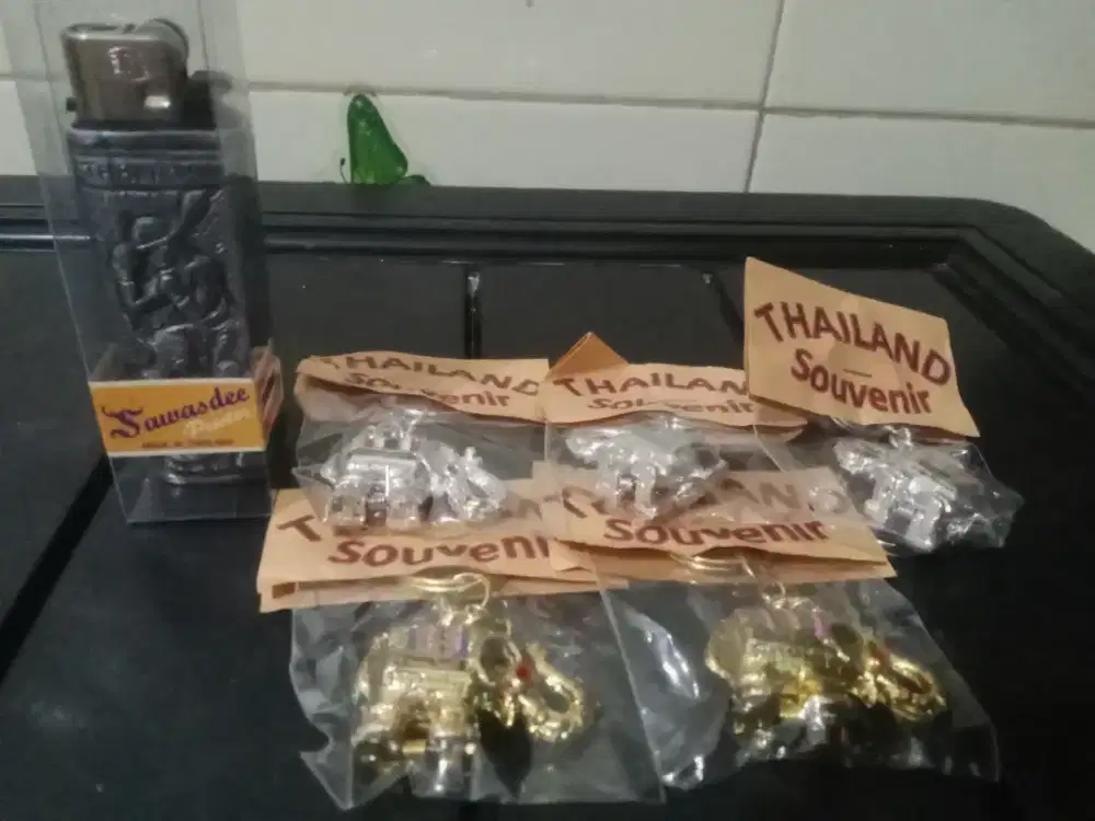 Jual semuanya Souvenir gantungan kunci dan mancis baru thailand