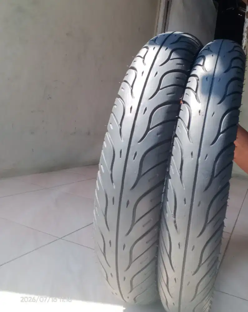 Sepasang ban tubeless federall ukuran 90/90-80/90-14