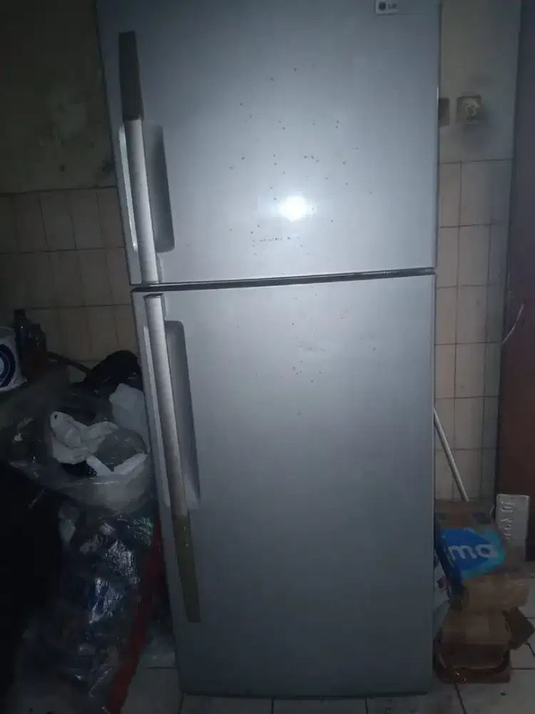 Kulkas LG 2 pintu jumbo kapasitas 520L