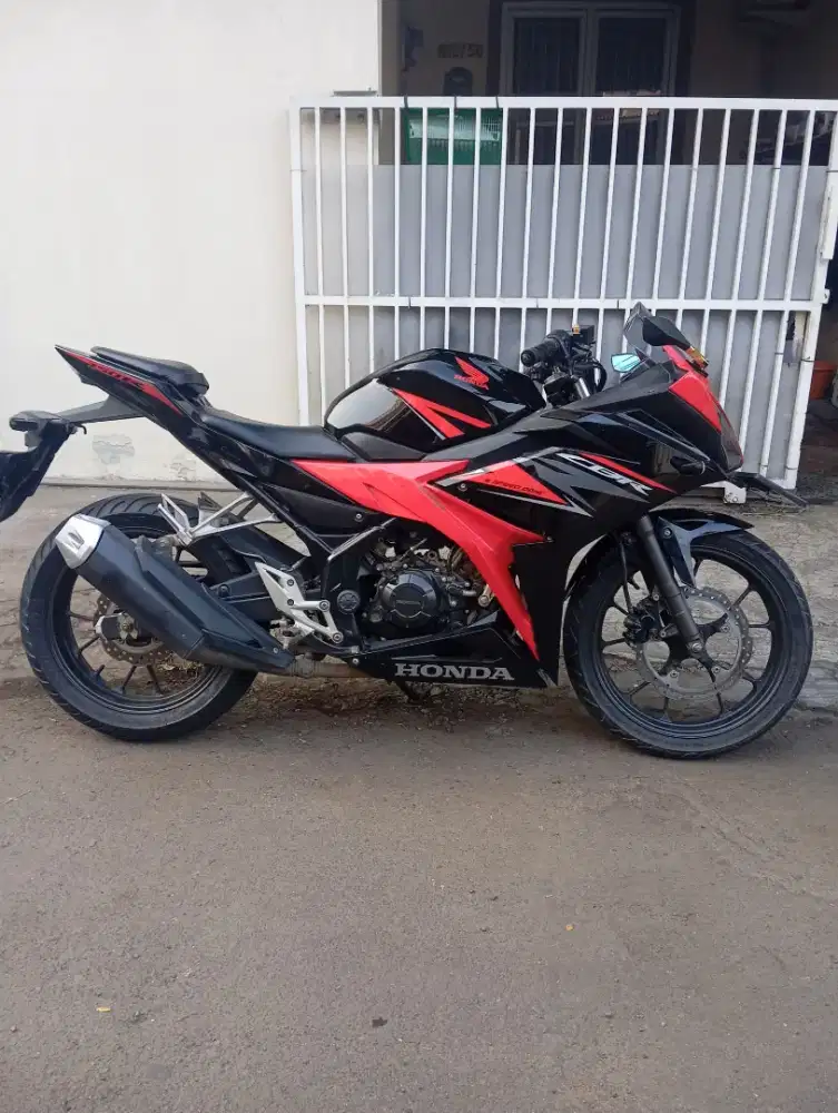 Honda CBR 150 R 2020 bl 1 fulori like new low km pajak panjang