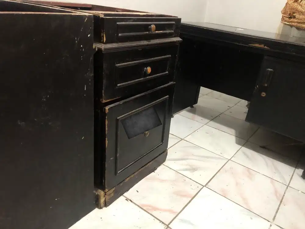 Dijual Satu Set Meja Kerja Bekas