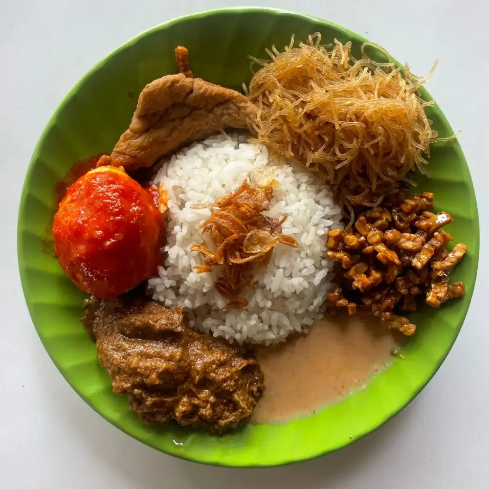 Crew Resto dan Koki nasi goreng