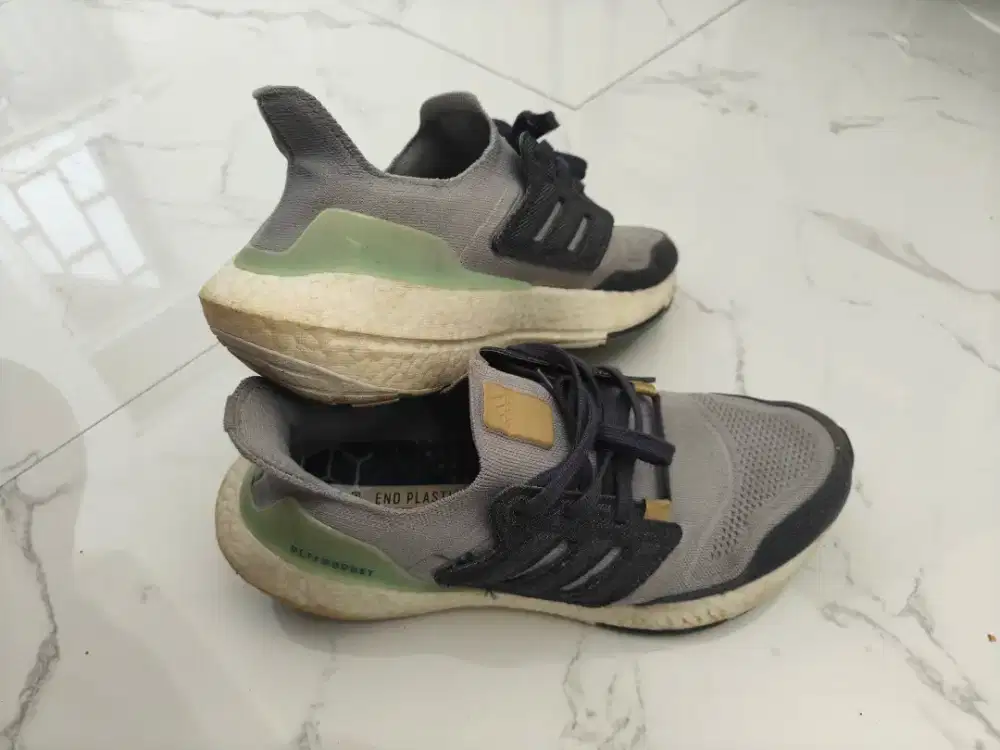 Adidas Ultraboost 22 Halo Silver/Shadow Navy/Linen Green