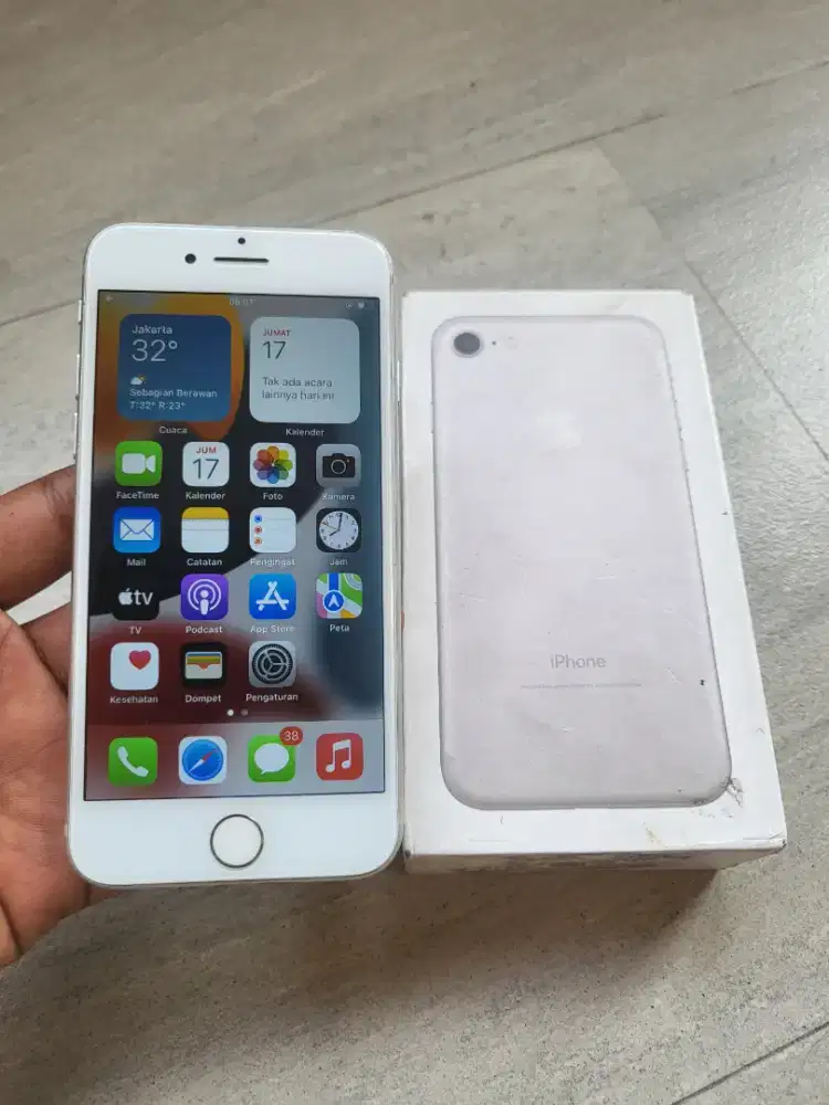 Dijual Cepat Iphone 7 32GB fullset