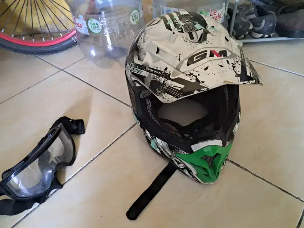 Jual helm GM trail