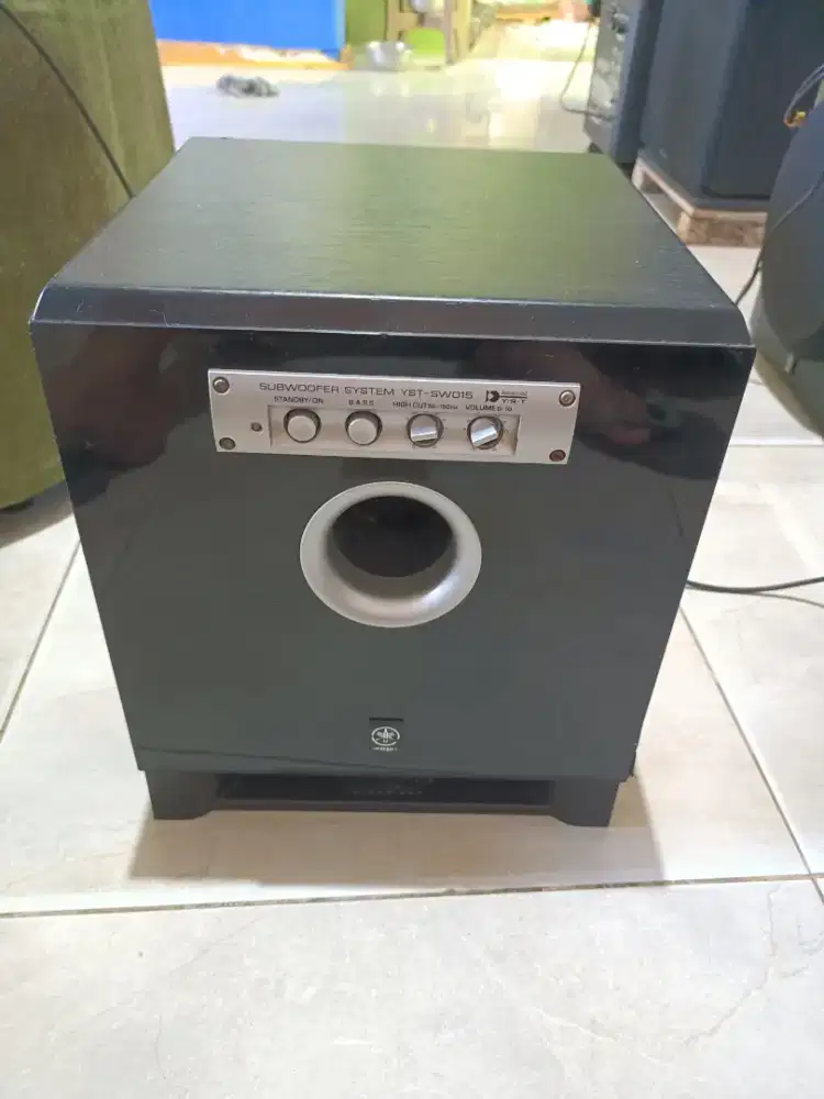 Speaker Subwoofer Aktif  YAMAHA