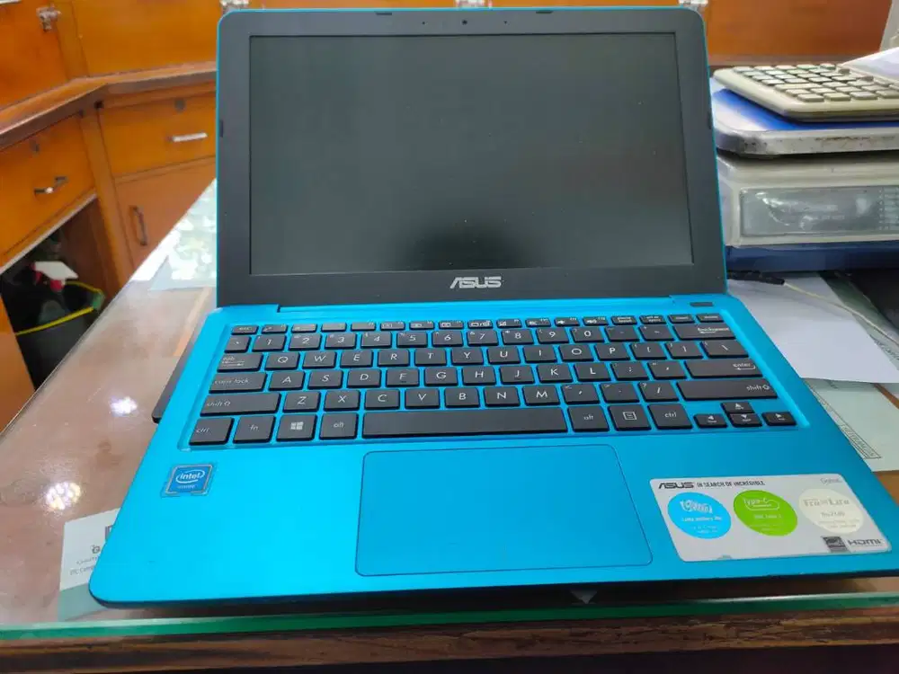 Laptop Asus Notebook E202S Intel Celeron N3060, RAM 2GB, SSD 256GB