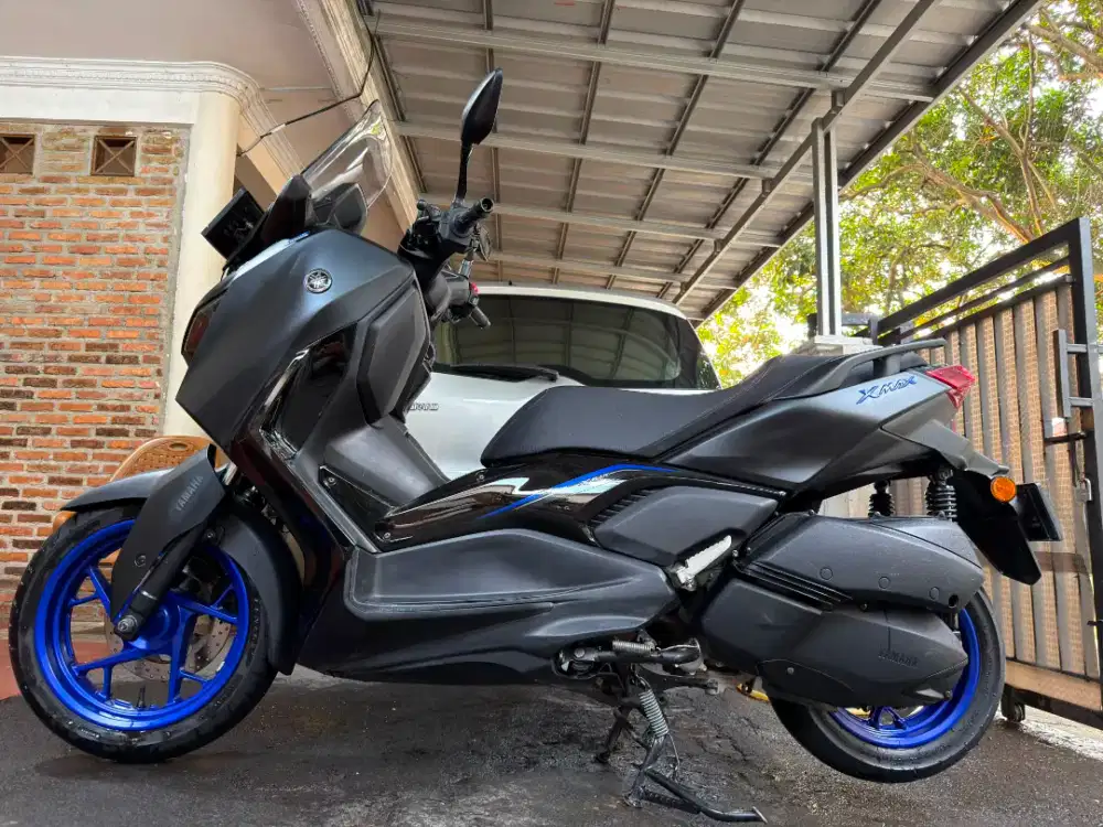 Xmax 2025 like new low km