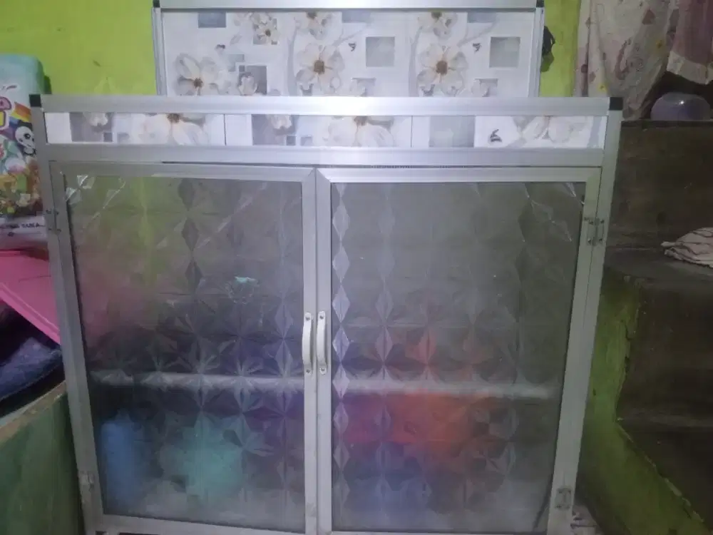 Di jual rak piring keramik kaca tidak terpakai