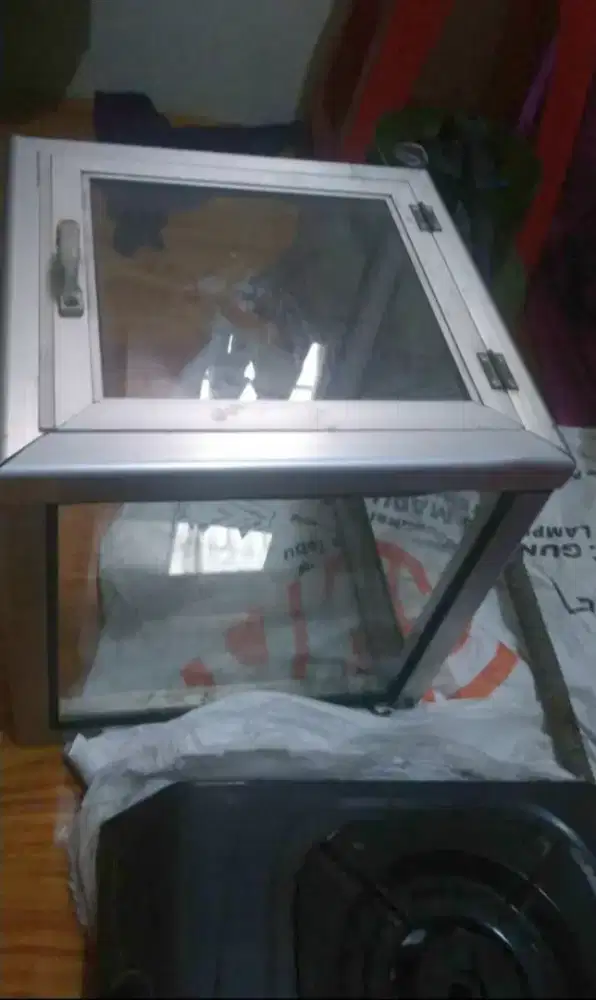 Etalase 30x30 kaca aluminum