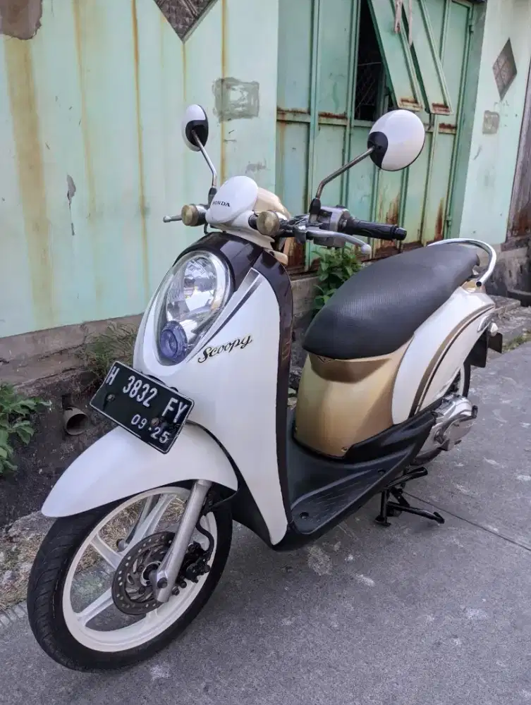 Scoopy 2010 Putih Mesin Top