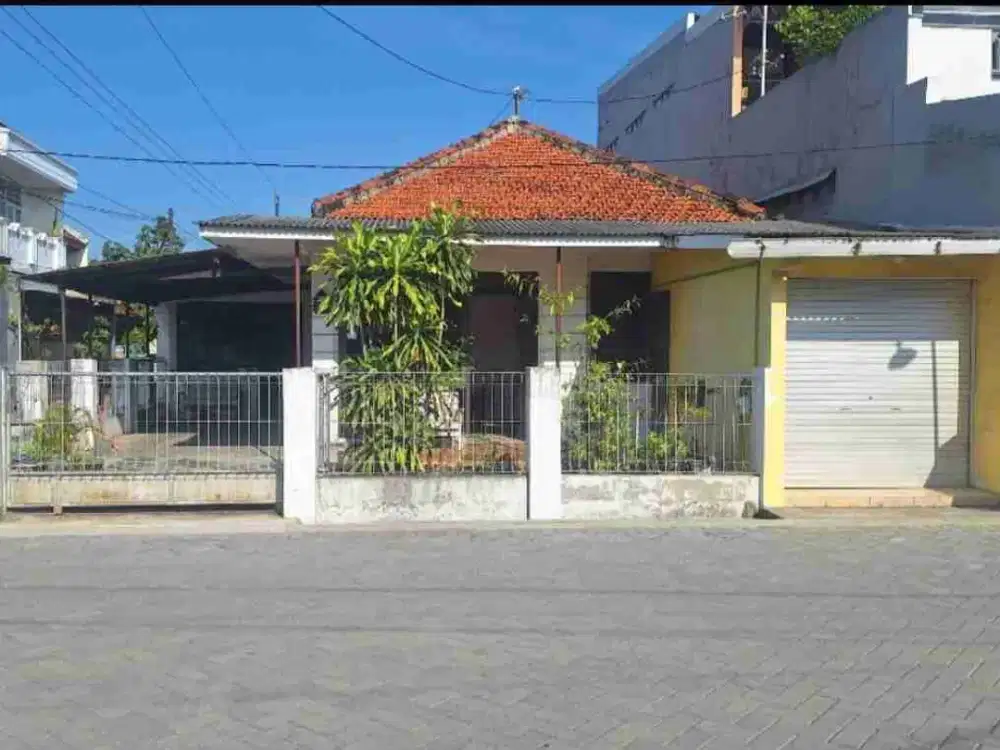RUMAH LAMA HOOK DI JL TIRTOYOSO REJOSARI SEMARANG TIMUR
