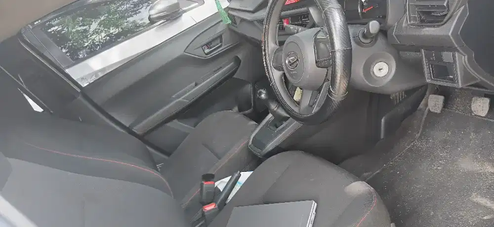 Mobil Daihatsu Ayla 1000 cc Manual