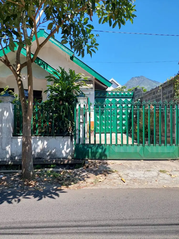 Rumah strategis di kota batu