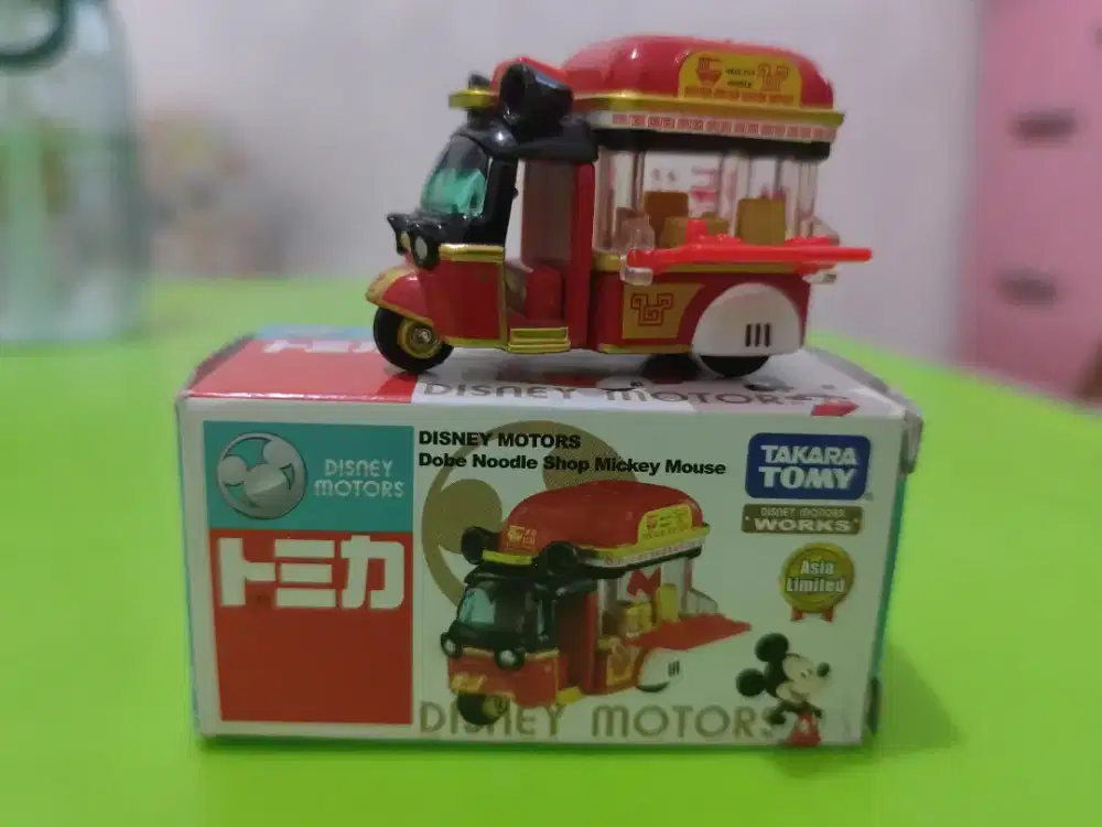 Mainan mobil/miniatur/tomicaa