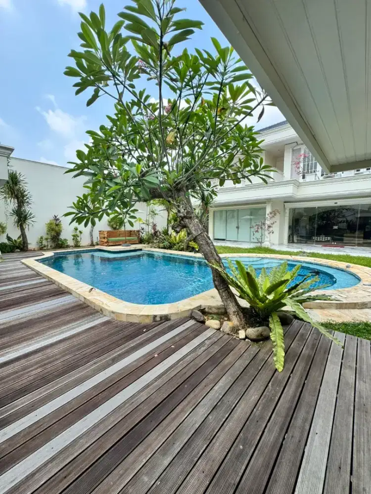 Dijual Cepat Rumah Mewah American Classic,Ada Kolam Renang