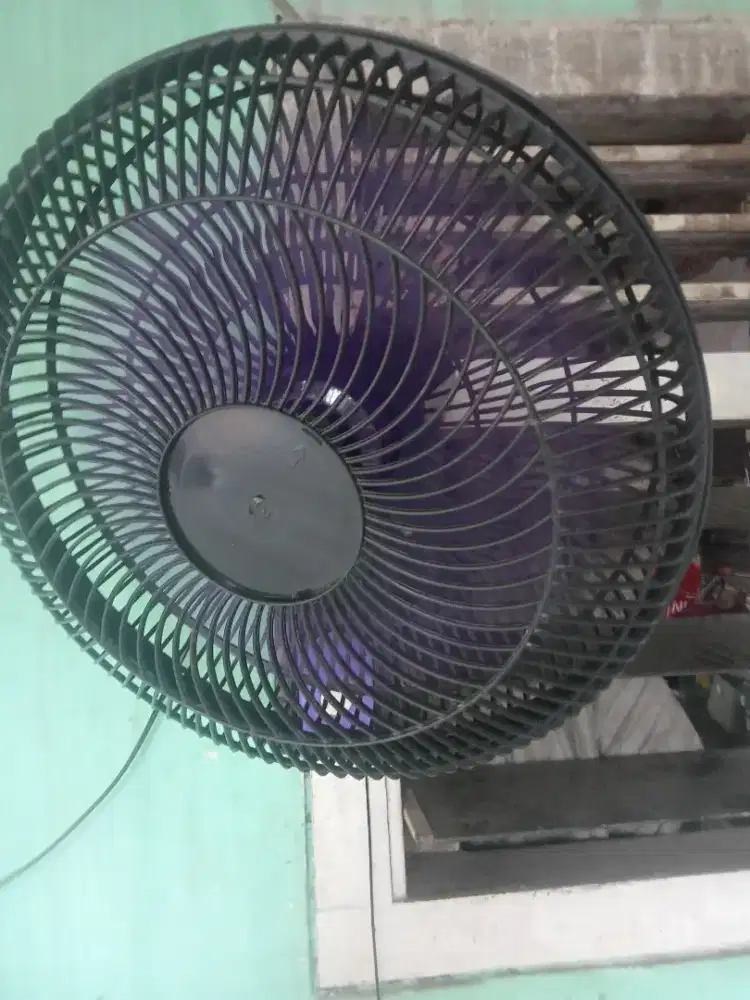 Kipas angin dinding 16 inch kenceng normal