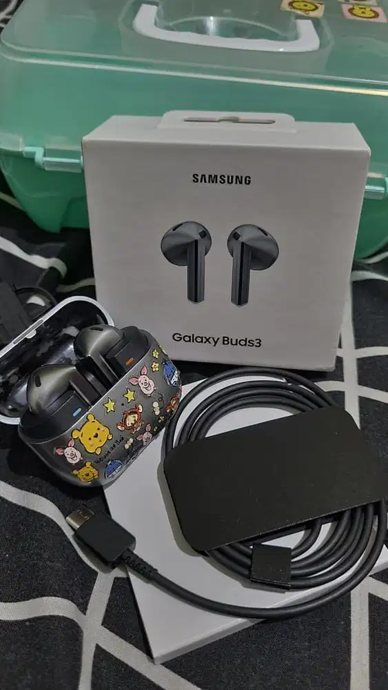 Samsung Ear Buds 3 Second like new