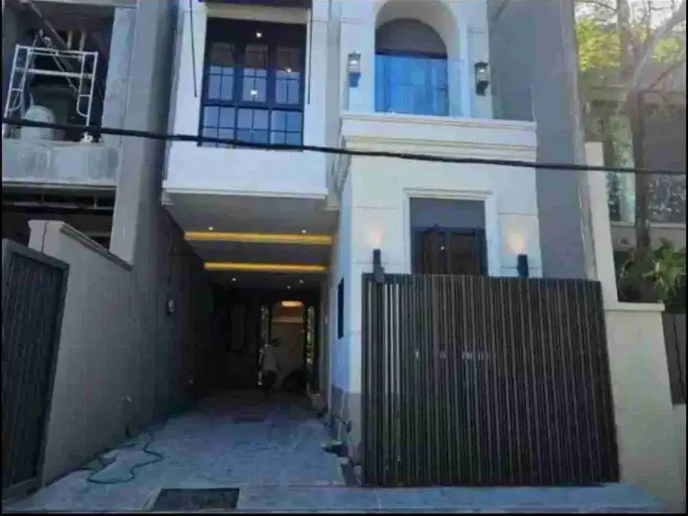 Rumah Baru Bagus  Manyar Indah American Style Tengah Kota
