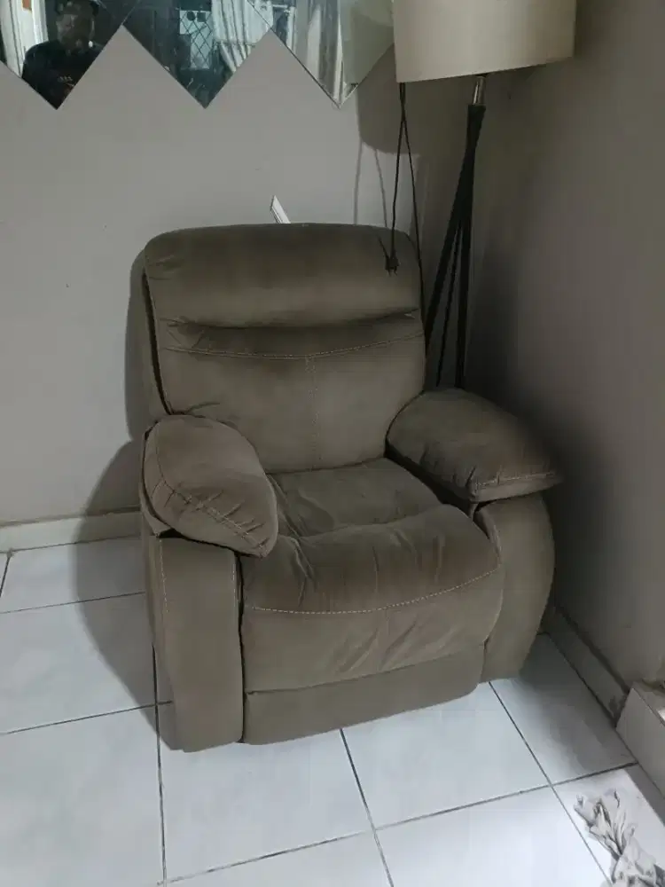 Sofa reclaining cheers