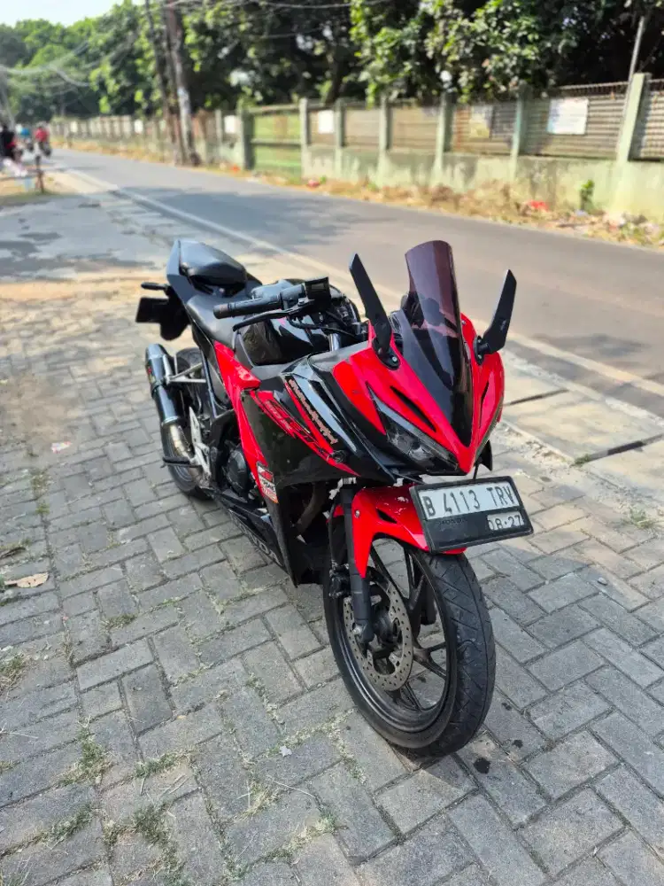 Jual Honda CBR 150R Facelift tahun 2017 KM low