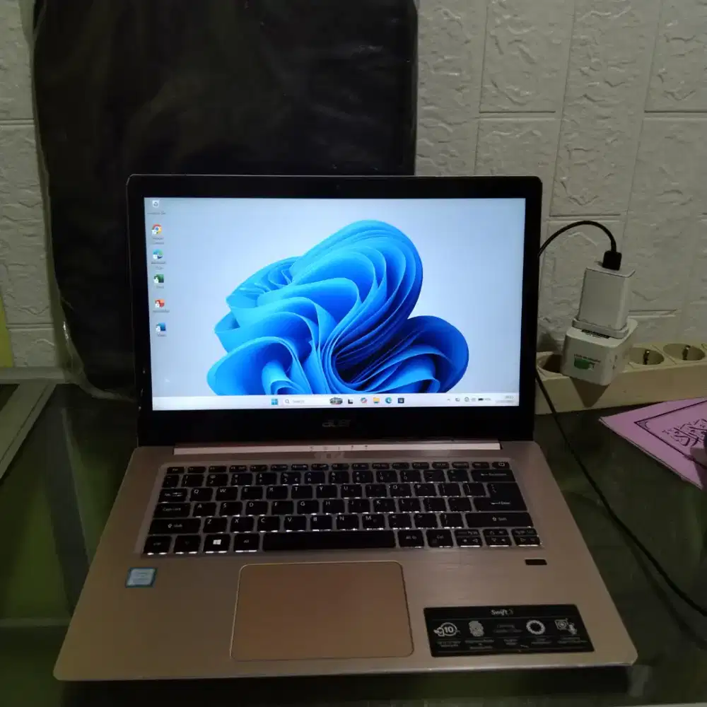 Laptop Acer swift core i5 gen8 ram 8gb ssd nvme 256gb keyboard nyala