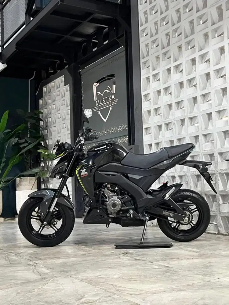 Super!!Kawasaki Z125 Th 2018 langka - Ayu Mustika