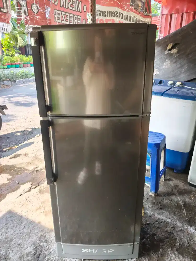 Kulkas Sharp 2pintu istimewa normal dan masih orisinil