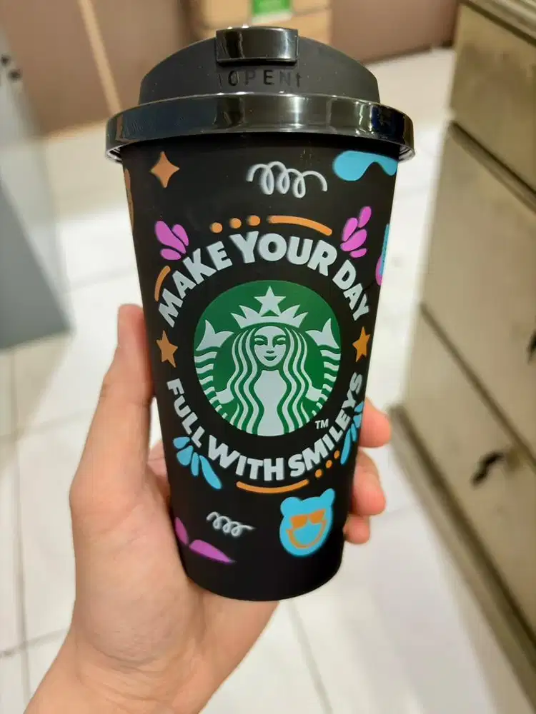 Tumbler Starbucks Size Grande Smiley Black
