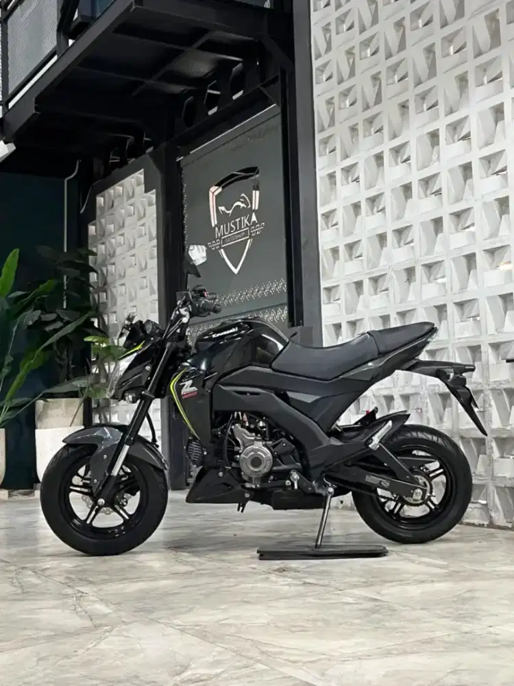 KAWASAKI Z125 2017 PMK 2018 - Chintia Mustika