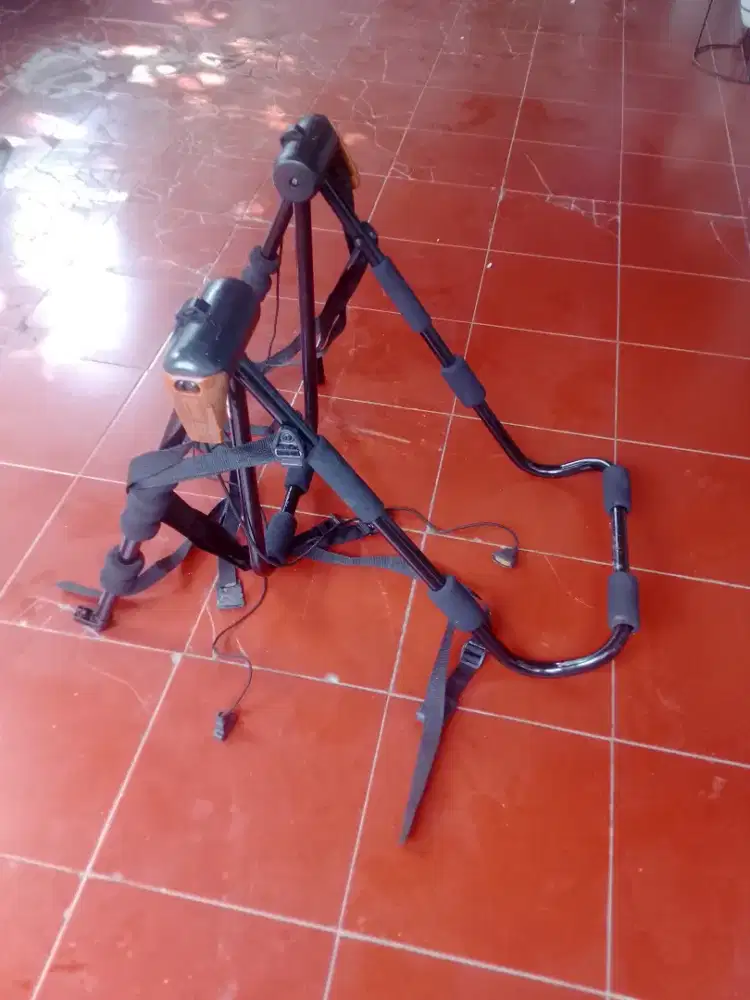 Jual gantungan sepeda buat dimobil Masi mulus layak pakai.